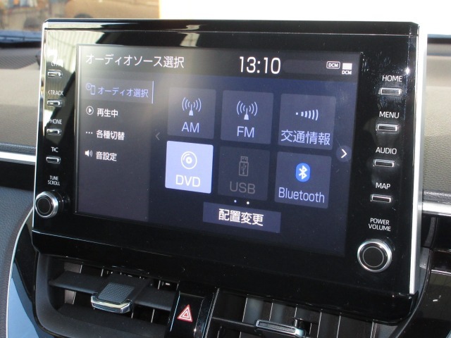 ナビゲーションはトヨタ純正エントリーナビを装着しております。AM、FM、Bluetooth、フルセグTVがご使用いただけます。初めて訪れた場所でも安心ですね！