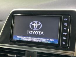 【メーカー純正ナビ】インテリアに溶け込むスタイリッシュな「専用設計」メーカーナビを装備♪視認性や操作性など基本性能にも優れ、より上質なカーライフをお楽しみいただけます。