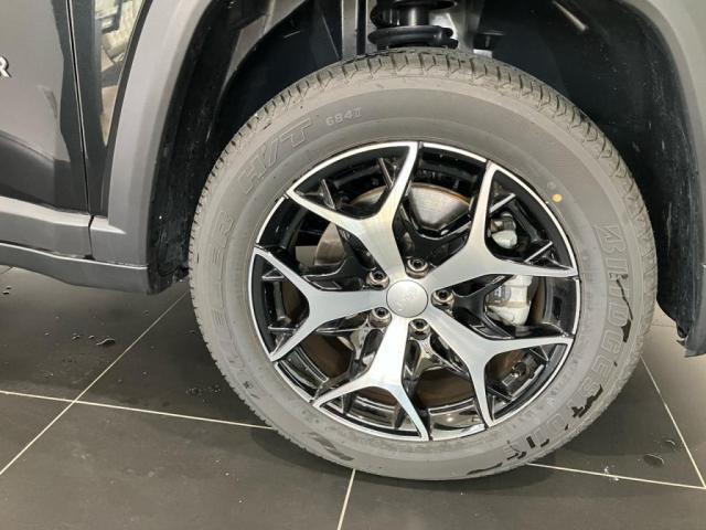 タイヤサイズは23555R18となります。