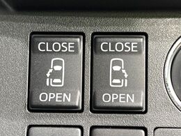 【両側パワースライドドア】スマートキーや運転席のスイッチで後席両側スライドドアの開閉が可能♪電動だから力を入れてドアを開ける必要が無く、小さなお子様でも簡単に開け閉めでき快適です♪