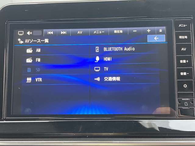 TV視聴や音楽機器の接続など多彩なナビでロングドライブも退屈なく楽しめる日産純正ディーラーオプションナビです。