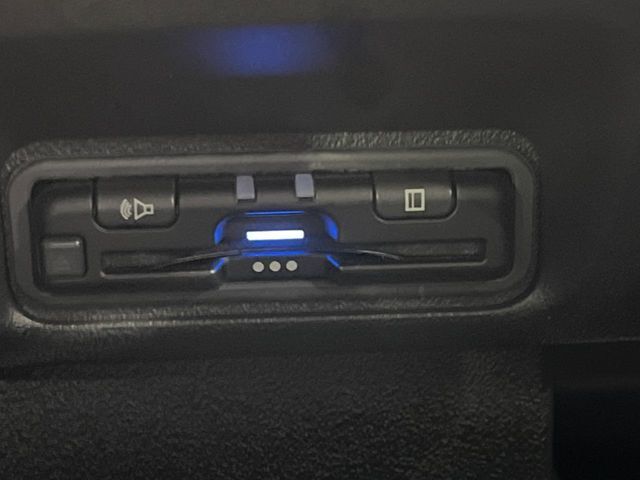【ETC】高速道路の料金所をストレスなく通過！話題のスポットやサービスエリアに多い「スマートIC」利用時は必須のアイテムです。当店でセットアップを実施、ご納車当日からすぐにご利用いただけます！