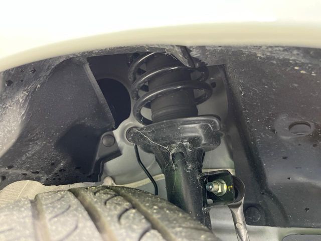 お車を安心してお乗りいただく為には、足回りの定期点検が欠かせません。サービスサポート（有償保証）では無料点検もご提供しており、安心のカーライフをお過ごしいただけるサポート体制が整っています。
