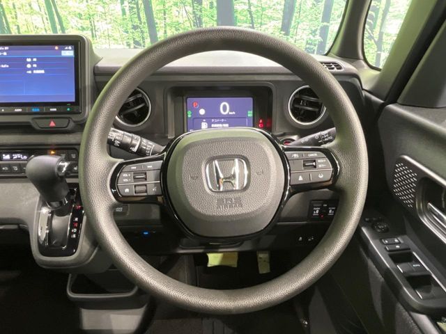 ステアリングも使用感が少なく、きれいな状態となっております♪