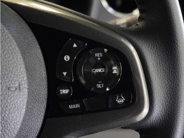 【ホンダセンシング】衝突を予測してブレーキをかけたり、前のクルマにちょうどいい距離でついていったりできる多彩な安心・快適機能を搭載した先進の安全運転支援システム。