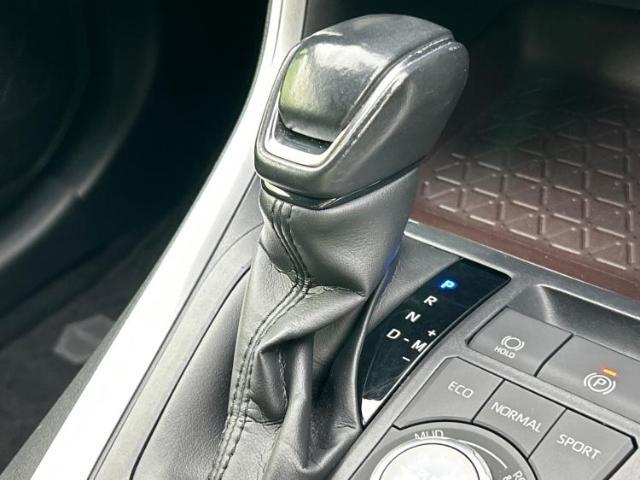 国産車から輸入車まで多様なお客様のニーズのお応えできるように、全国規模で豊富な在庫展開！車のことならWECARSへ！