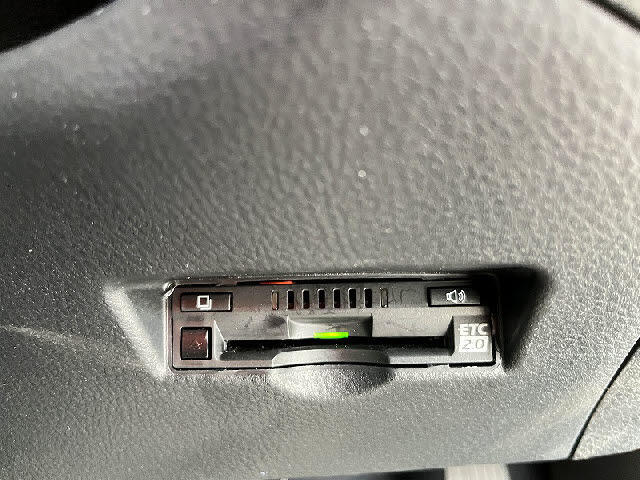 内装はルームクリーニング（室内清掃）後の納車となります♪♪　　プロスタッフがまごころ込めて仕上げます！！