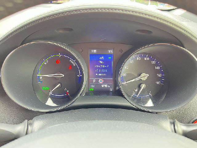 サービス工場完備でアフターも安心♪　資格を持った優秀なメカニックがまごころ込めて整備致します！！安心してカーライフをお楽しみ下さい♪　車検も安い！！安心♪のチューブ小川店にお任せ下さい！！