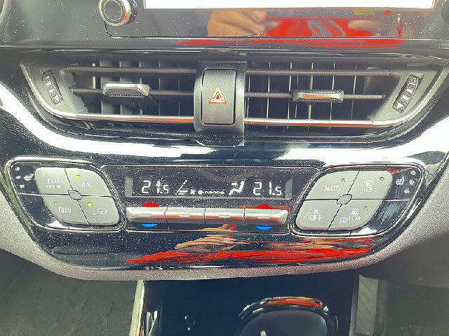 展示場はコーナー別に分かれています。セダン、コンパクトカー、軽スライド、軽ハッチバック等メーカー問わずで展示中！未使用車もございますのでぜひともご来場くださいませ！！