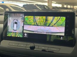 【アラウンドビューモニター】専用のカメラにより、上から見下ろしたような視点で360度クルマの周囲を確認することができます☆死角部分も確認しやすく、狭い場所での切り返しや駐車もスムーズに行えます。