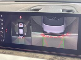 ●パノラミックビューモニター：専用のカメラにより、上から見下ろしたような視点で360度クルマの周囲を確認することができます☆死角部分も確認しやすく、狭い場所での切り返しや駐車もスムーズに行えます。