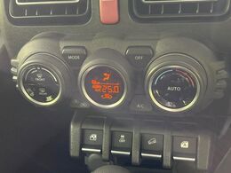 【オートエアコン】一度お好みの温度に設定すれば、車内の温度を検知し風量や温度を自動で調整。暑い…寒い…と何度もスイッチ操作をする必要はありません。快適な車内空間には必須の機能ですね♪