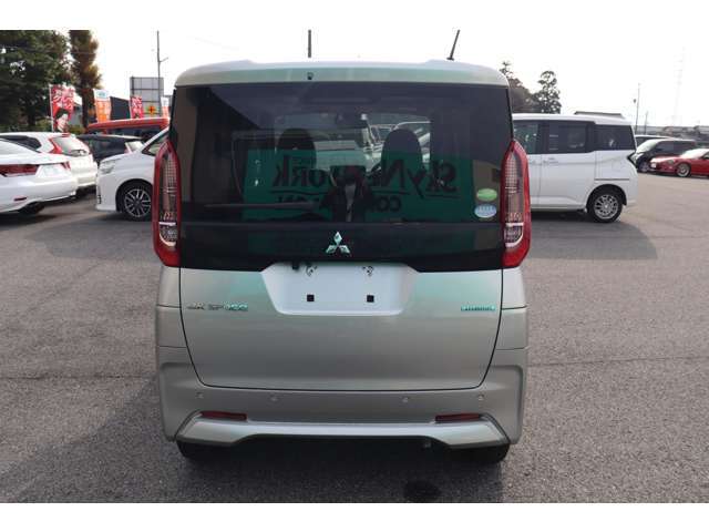 内外装クリーニングは当店専門スタッフの手により、プロとしてお勧め出来る状態にまで仕上げさせて頂いた上で納車させて頂きます。