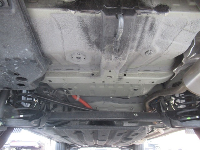 【外装】下廻りに目立ったキズ・凹み・大きなサビもなく良好です。