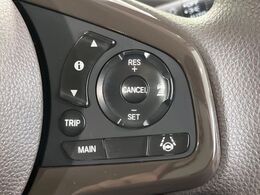 【アダプティブクルーズコントロール】高速道路での長距離走行が楽に！！自動で速度を保つクルーズコントロールが、衝突軽減システムと連携し、前方の車両を感知して車間を保つように速度調節してくれます！！