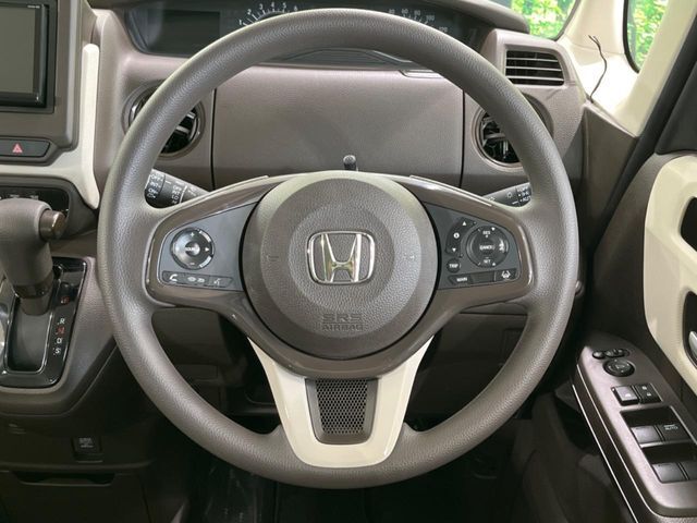 【ステアリングスイッチ】運転中、前方から目線をそらすことなく、オーディオ等の操作が可能な便利機能！安心＆快適なドライブを演出してくれます♪