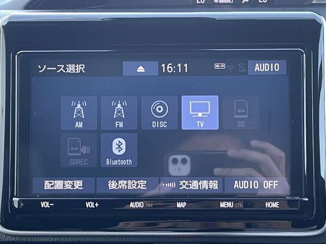 こちらオーディオ周りの写真になります。動作確認済みです。詳しい機能に関しましては装備欄を確認ください。車によっては多機能なナビなど、充実したオーディオがついている車両もあります。