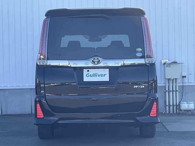 こちら後ろの写真になります。店舗にて現車の確認も頂けますので、お電話で在庫のご確認の上是非ご来店くださいませ！ご来店特典もございます！まずはご予約のお電話（フリーダイヤル）をお待ちしております。