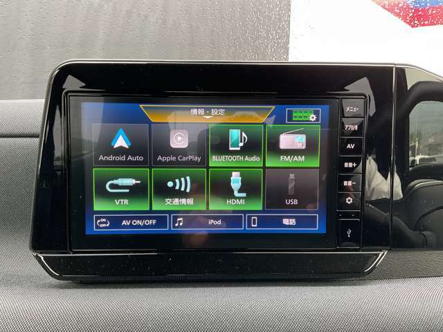 9インチワイドディスプレイ採用ラジオ、アラウンドビューモニターも表示。Bluetoothでスマホアプリとも連携しオーディオ再生も可能です。