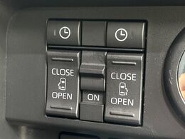 【両側パワースライドドア】スマートキーや運転席のスイッチで後席両側スライドドアの開閉が可能♪電動だから力を入れてドアを開ける必要が無く、小さなお子様でも簡単に開け閉めでき快適です♪