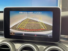 ●ガイドライン付きバックカメラ：不安な駐車もこれで安心！ガイドライン付きなので狭い箇所での駐車もラクラクです！
