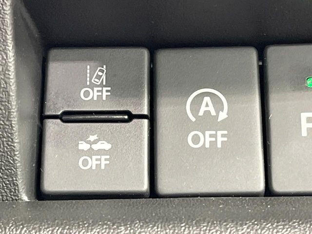【車線逸脱抑制機能】高速道路走行時、車線からはみ出しそうな時にステアリングを制御し車線内を走行する様にアシスト。より安全な運転をサポートしてくれます！