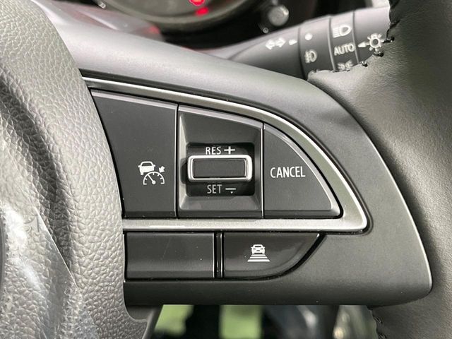 【アダプティブクルーズコントロール】高速道路での長距離走行が楽に！！自動で速度を保つクルーズコントロールが、衝突軽減システムと連携し、前方の車両を感知して車間を保つように速度調節してくれます！！