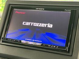 【ナビゲーション】目的地までしっかり案内してくれる使いやすいナビ。Bluetooth接続すればお持ちのスマホやMP3プレイヤーの音楽を再生可能！毎日の運転がさらに楽しくなります！！