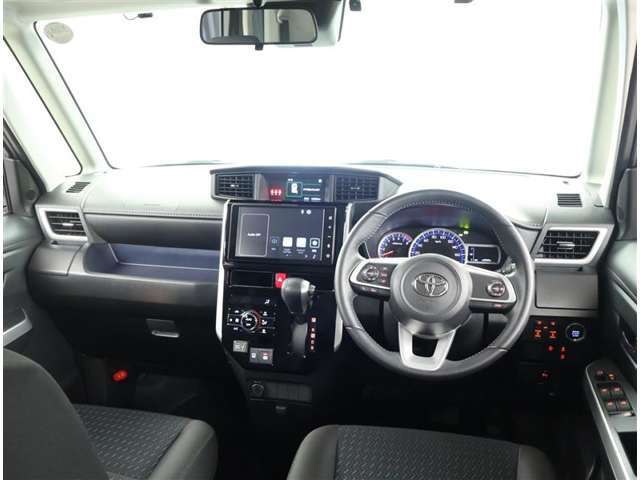 オシャレなインテリアで運転する気分も盛り上がりますよね＾＾