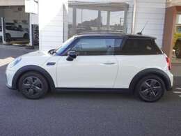 徳島県にて輸入車ディーラーを30年以上運営してきた『ノヴィルグループ』ならではの、安心整備（バッテリー新品交換など）にてお客様にご納車させて頂きます。