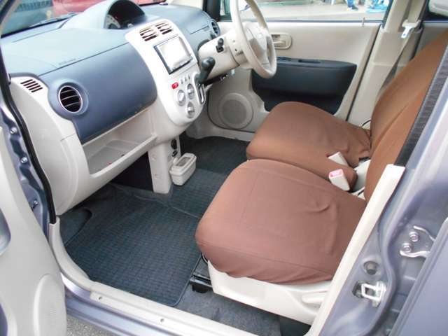 シートカバは希少な純正シートカバー装着車です。