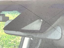 【エマージェンシーブレーキ】走行中に前方の車両等を認識し、衝突しそうな時は警報とブレーキで衝突回避と被害軽減をアシスト。より安全にドライブをお楽しみいただけます。