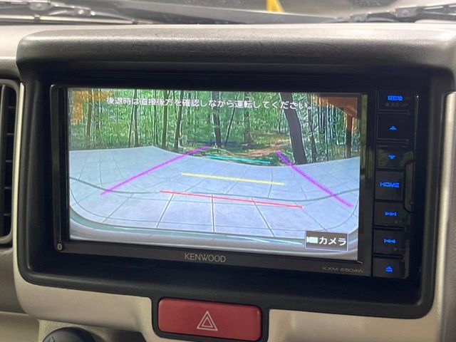 【バックカメラ】駐車時に後方がリアルタイム映像で確認できます。大型商業施設や立体駐車場での駐車時や、夜間のバック時に大活躍！運転スキルに関わらず、今や必須となった装備のひとつです！
