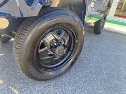 切替え4WD☆ルーフラック☆社外前後バンパー☆GABショックアブソーバー☆JIMKEN TACマフラー☆ナルディ製ウッドハンドル☆ターボタイマー☆ETC☆同色全塗装済み☆USB付きCDデッキ☆試乗OK