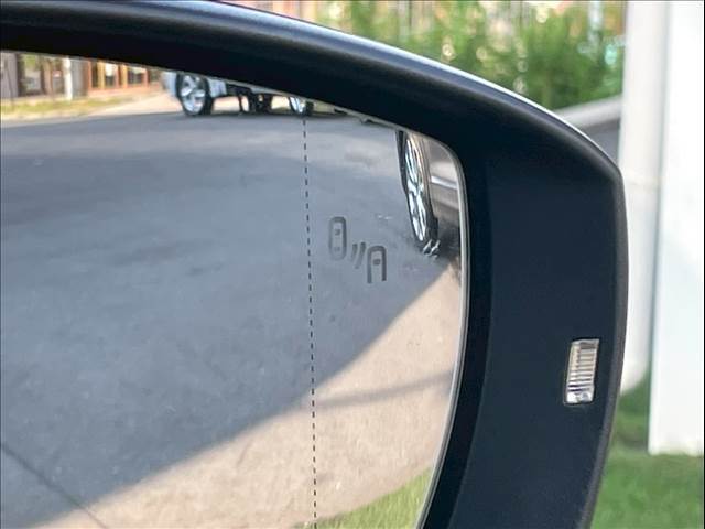 ブラインドスポットモニター搭載で後方から接近する車両にも簡単に気づけます。