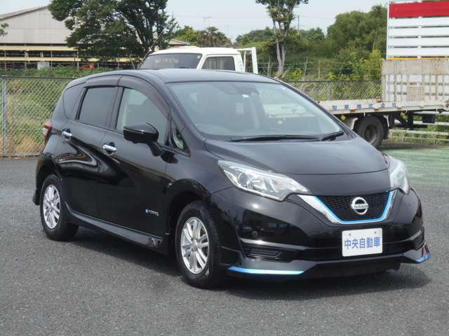 整備のプロフェッショナル集団がお客様のカーライフをサポートいたします