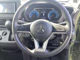 ステアリングスイッチ付きで簡単に操作できます