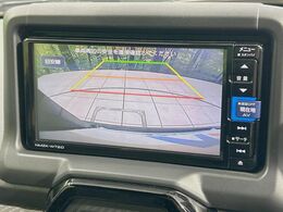 【バックカメラ】駐車時に後方がリアルタイム映像で確認できます。大型商業施設や立体駐車場での駐車時や、夜間のバック時に大活躍！運転スキルに関わらず、今や必須となった装備のひとつです！