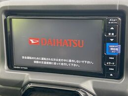 【純正ナビ】人気の純正ナビを装備しております。ナビの使いやすさはもちろん、オーディオ機能も充実！キャンプや旅行はもちろん、通勤や買い物など普段のドライブも楽しくなるはず♪