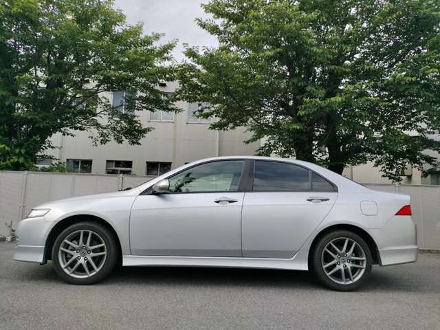 ワンオーナー様からの買取り車両です☆禁煙車のおかげで清潔感のある室内☆純正レカロシートの状態も良好です☆毎回ディーラー車検整備車両です☆ホンダディーラー車検記録簿H23年～R5年まで全てあります☆