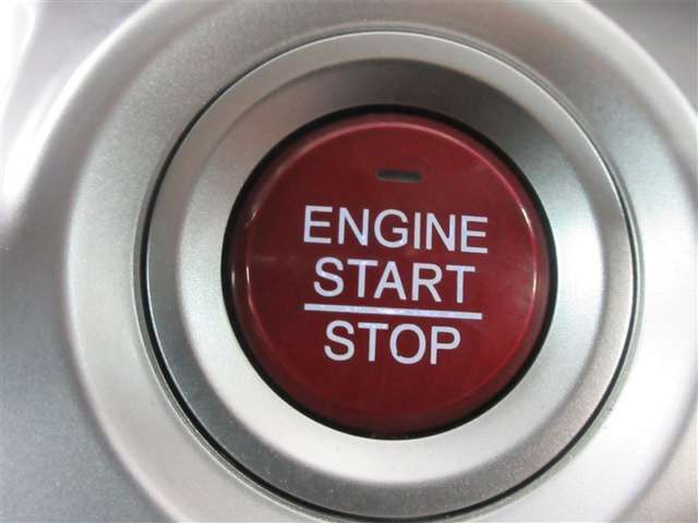 スマートキーシステムはキーをお持ちの方を車がオーナーと判断し、ドアロックの開閉もタッチ＆握るだけ。エンジンスタートはブレーキを踏んでスタートボタンを押すだけ。