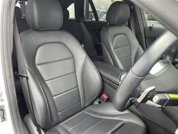 【運転席】座り心地が良いシートなので長時間の運転でも快適にお過ごしいただけます。新品のフロアマットのご注文も可能です。掲載箇所以外にご希望の写真がございましたらお気軽にお問い合わせ下さい。