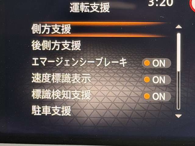先進技術エマージェンシーブレーキ・車線逸脱警報など様々な運転支援機能を搭載しております