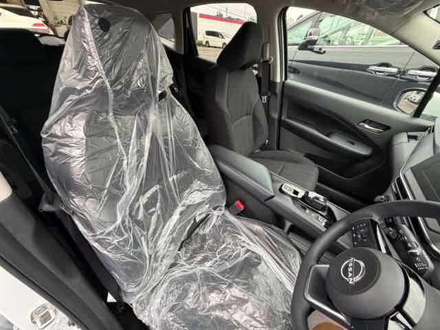 運転席、助手席も広々、ご近所も長距離でも運転は楽々です☆