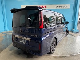 リアの写真です。プライバシーガラスが装備されております。