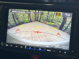 【バックカメラ】駐車時に後方がリアルタイム映像で確認できます。大型商業施設や立体駐車場での駐車時や、夜間のバック時に大活躍！運転スキルに関わらず、今や必須となった装備のひとつです！