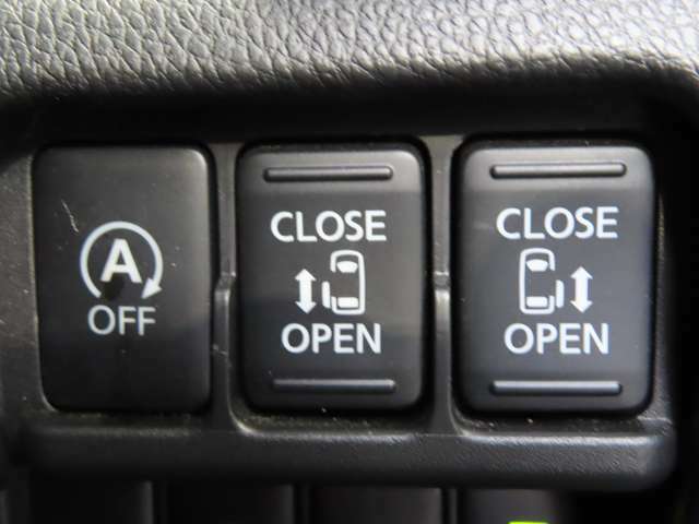 スライドドア開閉スイッチなどは右手で操作しやすい位置に配置されています！！