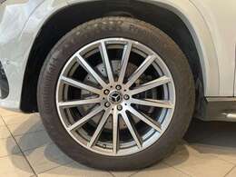 電車でご来店頂く場合は、西武新宿線「東伏見駅」が最寄り駅です。北口から新青梅街道方面に約500m、徒歩5分程の距離になります。