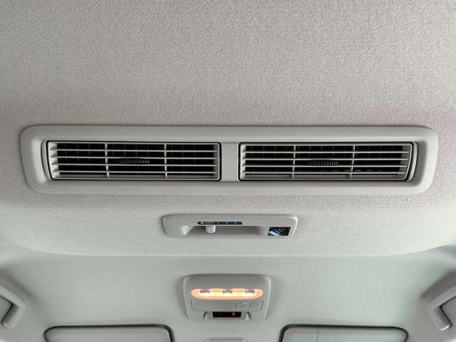 後席サーキュレーターです。広い室内のどこでも快適に過ごせます。