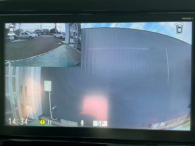 純正の前後ドライブレコーダー付き。ドライブレコーダーの映像もナビモニターで確認できます。